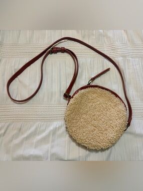 Universal Thread 8” Round Canteen Crossbody Sherpa Bag Purse 24" Strap